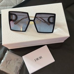 Dior 30montaigne SU sunglasses